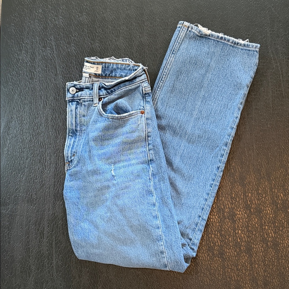 Abercrombie & Fitch The 90s Relaxed Jean High Rise Medium Rinse Size 25/0 SHORT